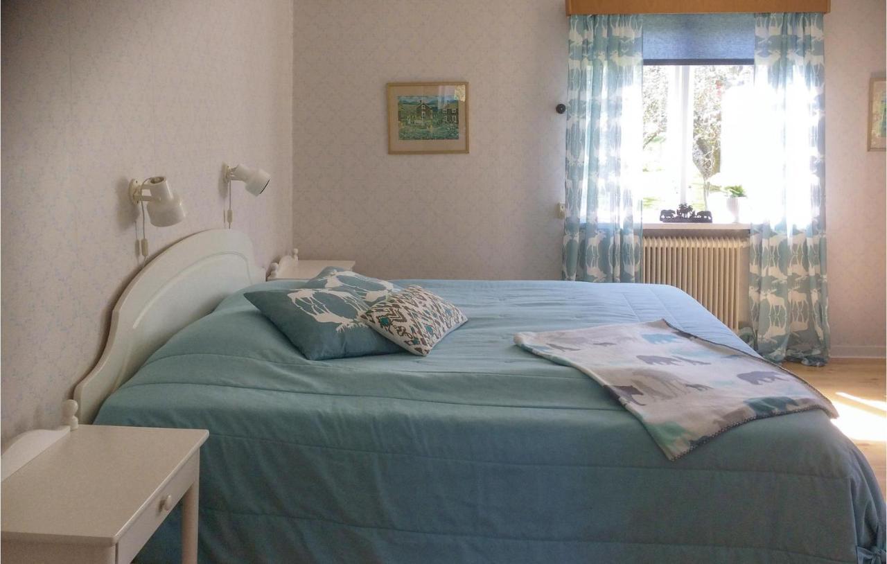 1 Bedroom Beautiful Home In Lidkoeping Sjövik Εξωτερικό φωτογραφία